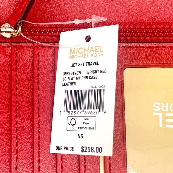 Michael Kors Mercer Medium Belted
Satchel Crossbody and Wallet Set - Picture 13 of 14